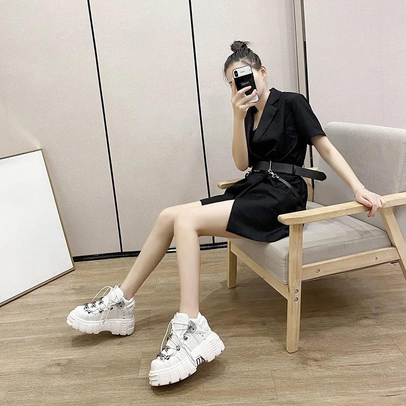 Merke Punkstil Damesko Snøring Hælhøyde 6CM Plattformsko Dame Gotiske ankelstøvletter Metalldekor Dame Joggesko