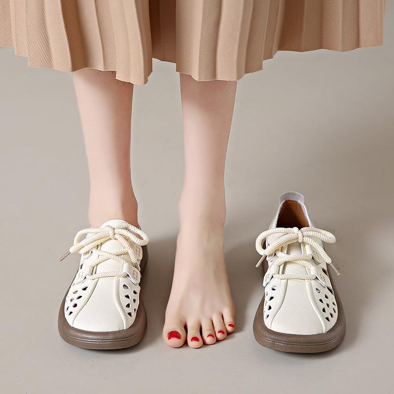 Spring and Summer New Retro Hollow Sandals Female Korean Version of The Big Yards of Casual Students Strap