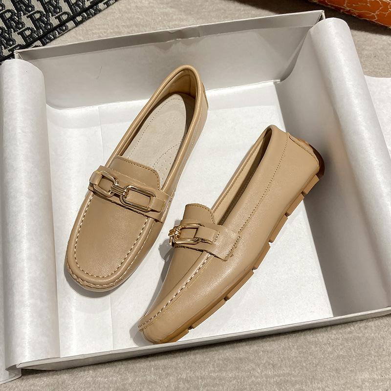 Hong Kong leather flat loafers British style small leather shoes women's 2025 spring new lazy metal buckle Doudou single shoes