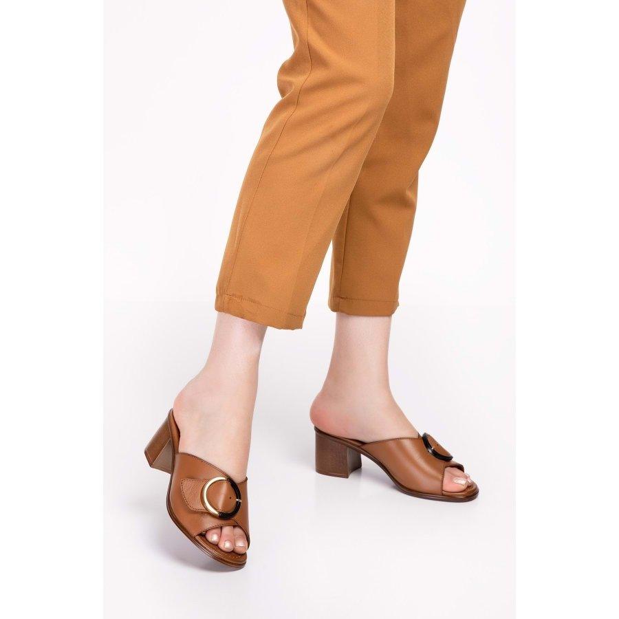 Dámské sandály pantofle z pravé kůže na středním podpatku