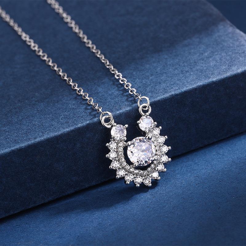 New2Carat Imitation Moissanite Horseshoe Necklace Micro-inlaid Zirconia Pendant with Eight Hearts and Eight Arrows, Plated pt950Ornament