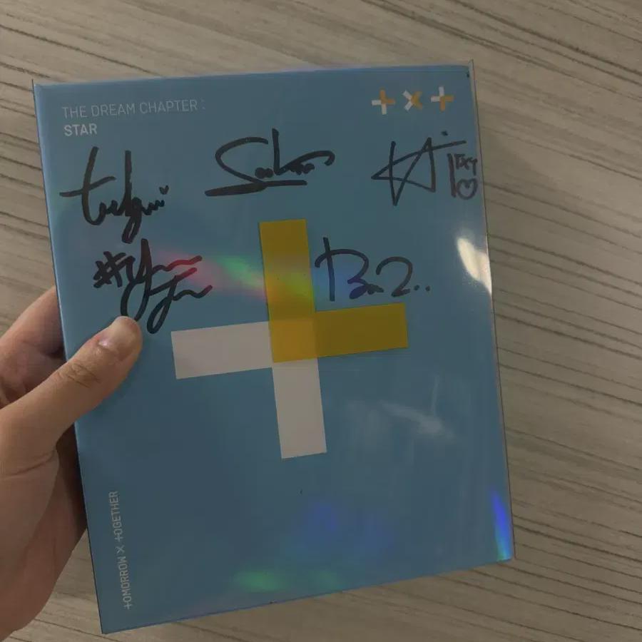 Альбом с автографом Tomorrow X Together