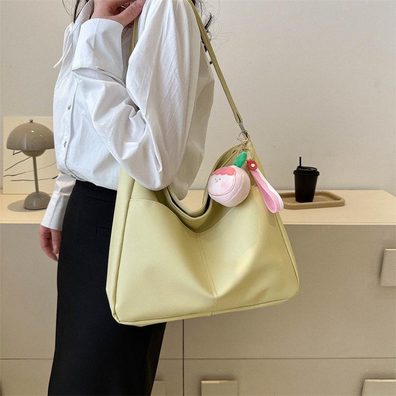 Atmospheric commuting solid color simple texture shoulder messenger bag 2025 spring and summer new foreign style tote bag fashionable women