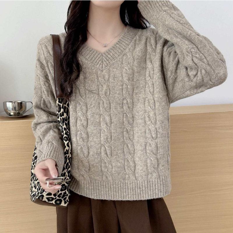 Autumn and winter new retro sweater women's loose and simple wind twist pullover V-neck long-sleeved small bottoming knitted sweater