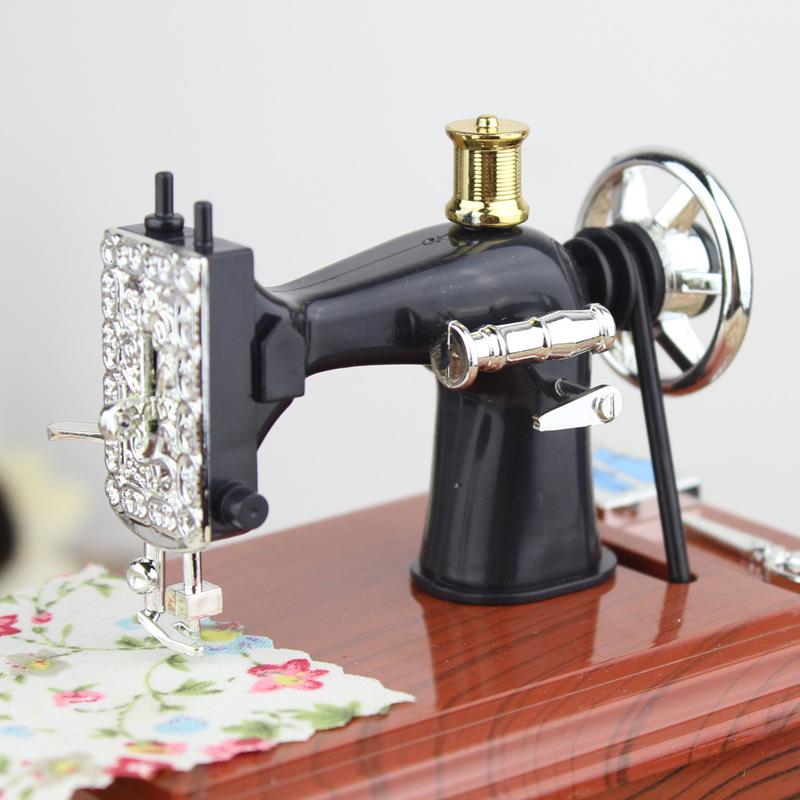 Retro Style Sewing Machine Music Box - Creative Nostalgic Gift