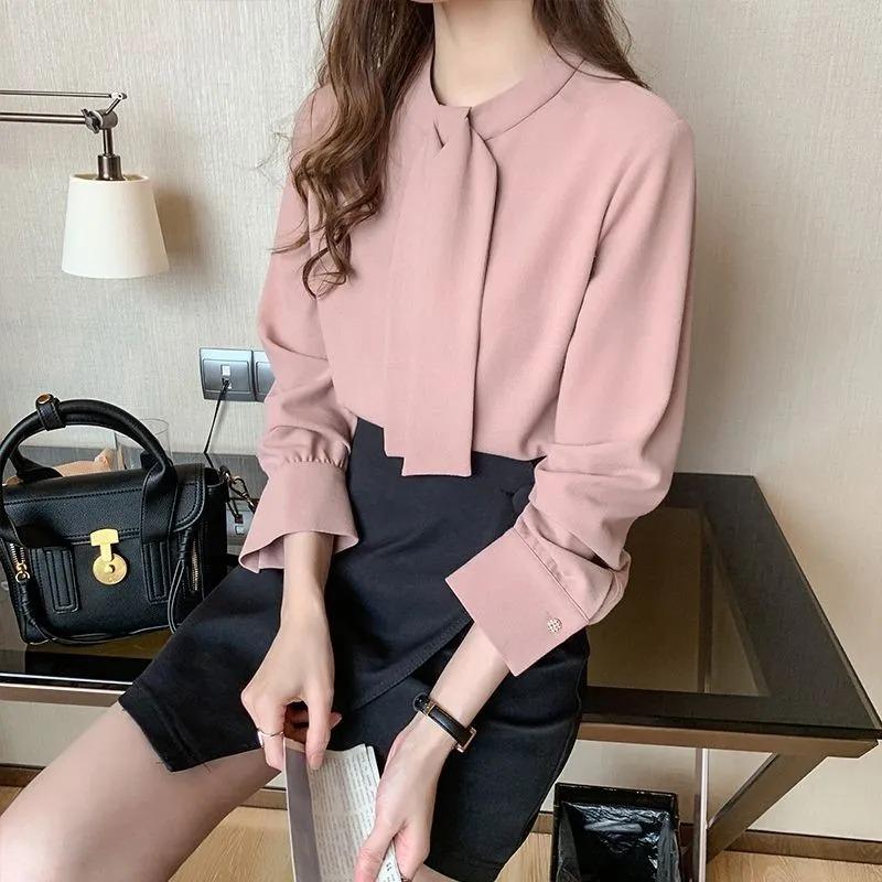 Blusa Feminina de Chiffon com Gola Laço e Mangas Longas