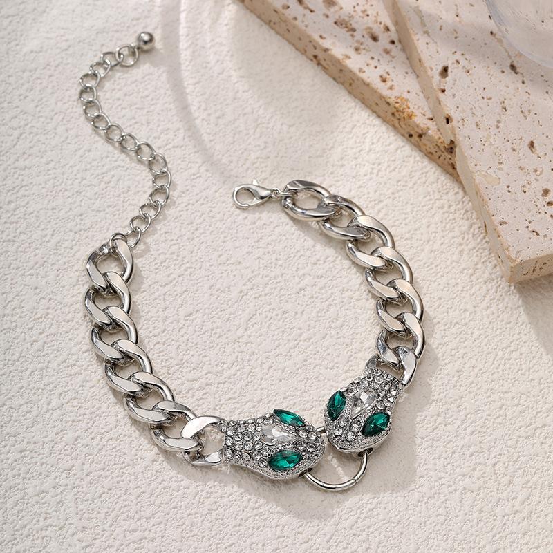 Luxurious snake shaped metal necklace, crystal snake buckle, gold and silver material, thick border chain, rhinestone decoration