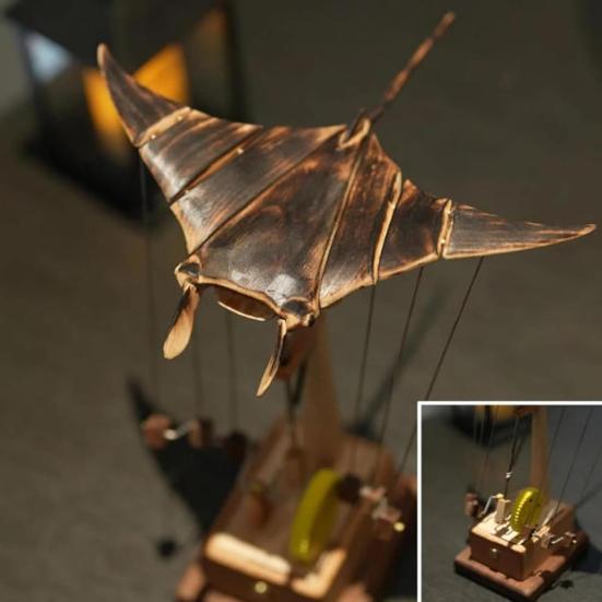 Wooden Electric Manta Ray Ornament Handmade Artisan Bionic Manta Ray Automaton Lifelike Mechanical Ocean Animal Home Office Desk Decoration