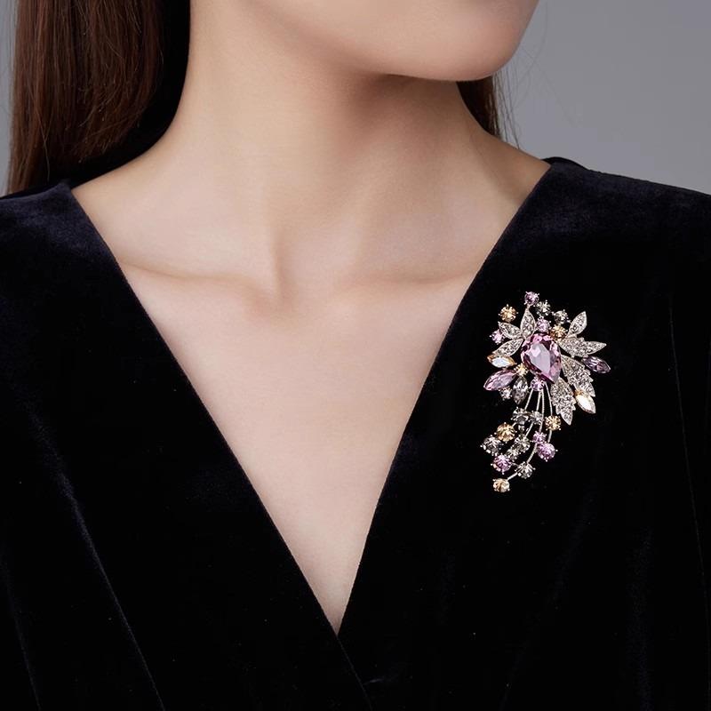 Broche en cristal, Femmes haut de gamme, Exquise et personnalisée, Broche polyvalente, Broche au sens du design de niche
