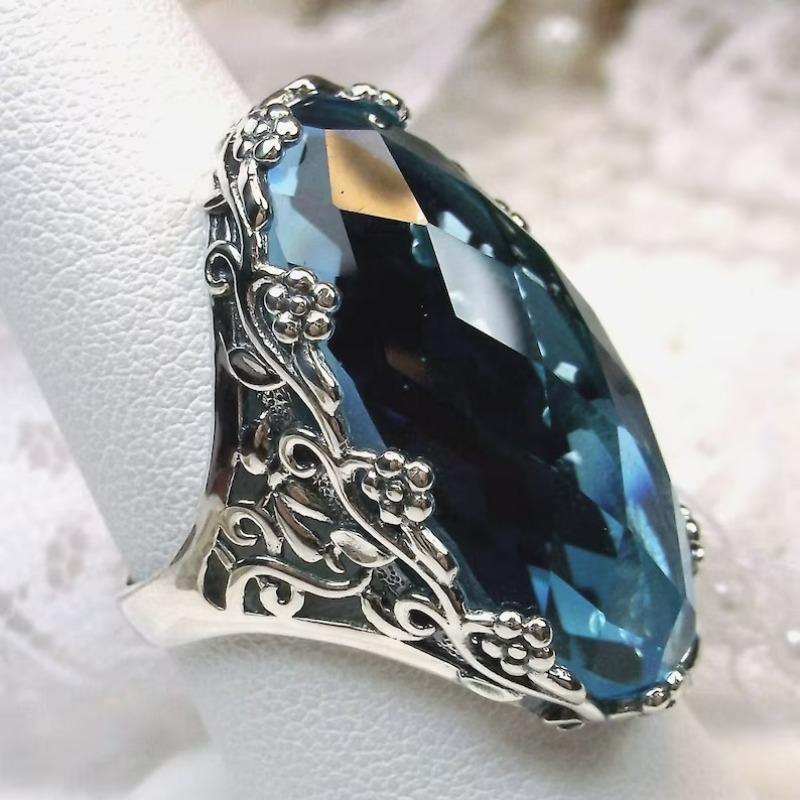 Vintage Copper Material Hand Carved Ring For Women Inlaid With Oval Blue Synthetic Zircon Ring Court Style Elegant Jewelry