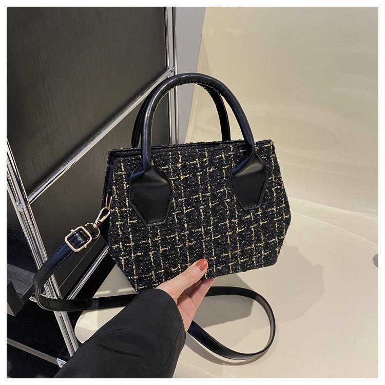 Urban Minimalist Style Color-blocked Plaid Handbag For Women 2024 Spring New Casual Chic Commuter Crossbody Black