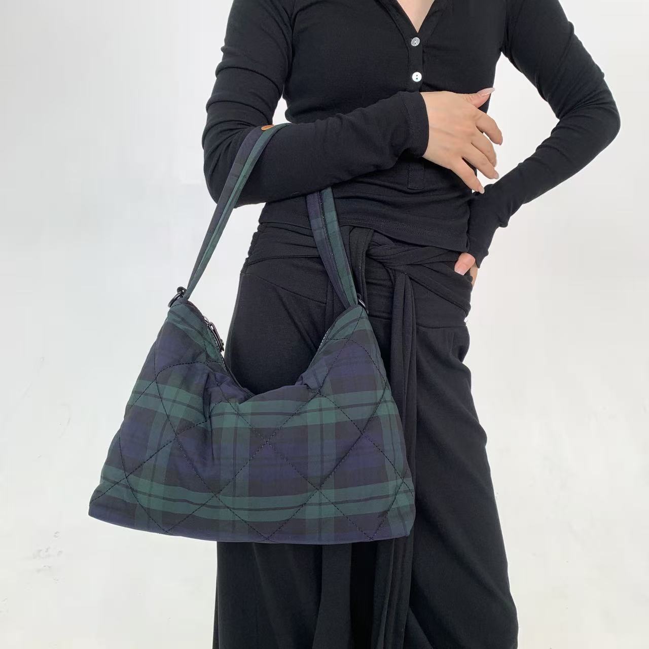 

Women S Solid Color Minimalist Shoulder Bag Large Capacity Striped Personalized Shoulder Strap Crossbody Handbag зелёный