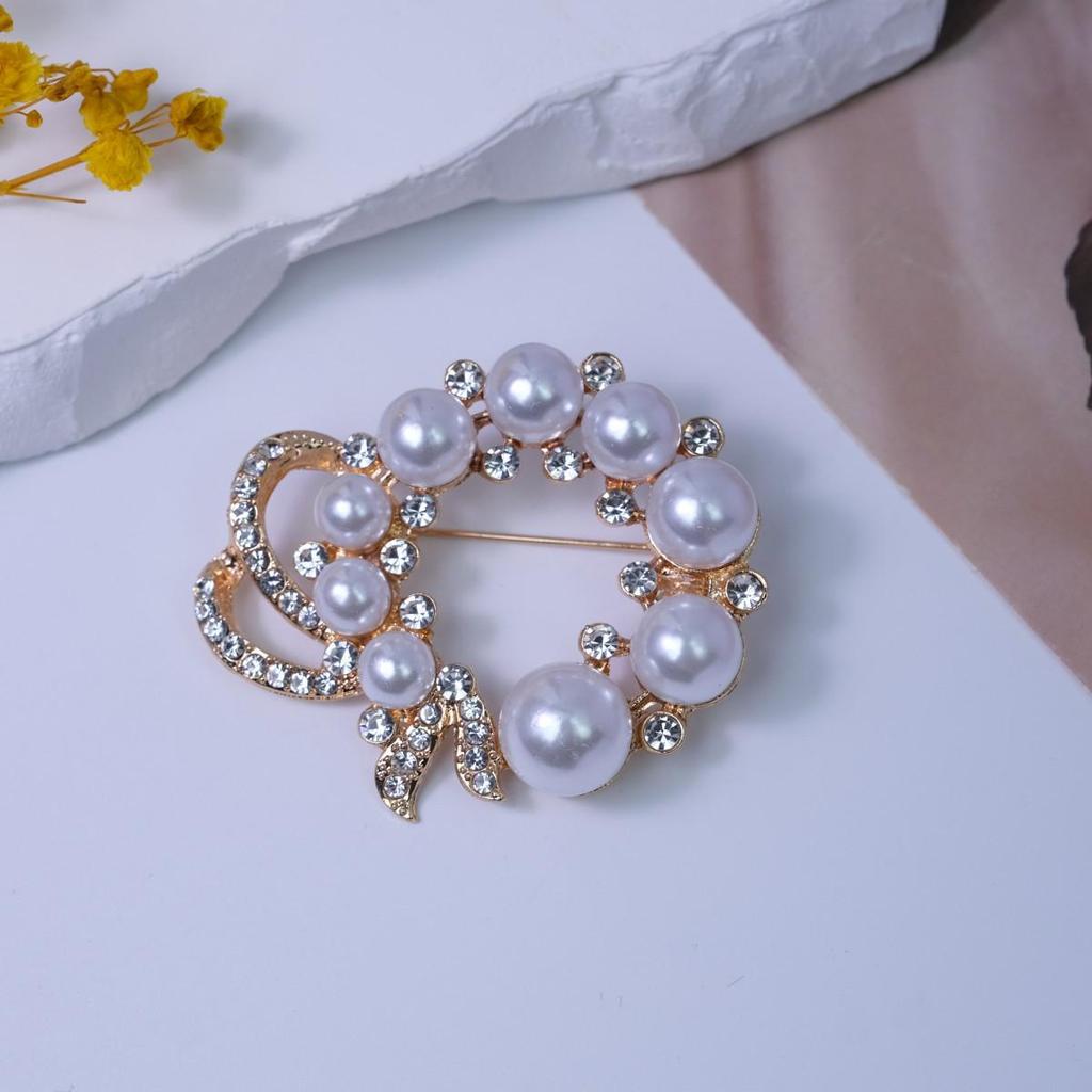 High-End European & American Pearl Rhinestone Brooch - Anti-Exposure Pin & Alloy Buckle Accessory
