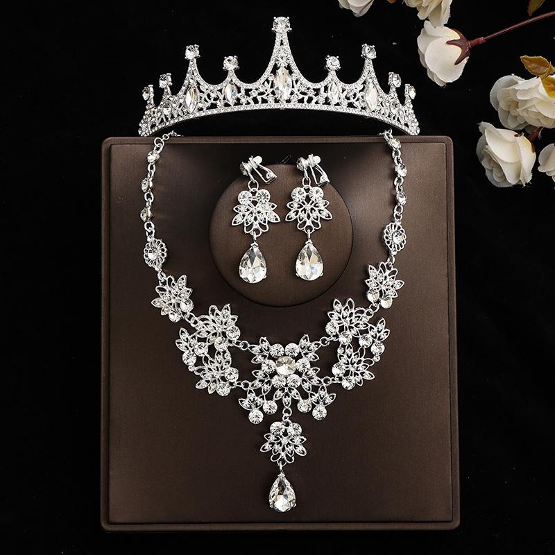 Ensemble Nuptial Féerique: Couronne, Collier & Boucles d'oreilles – Parfait pour un Mariage ou un Anniversaire
