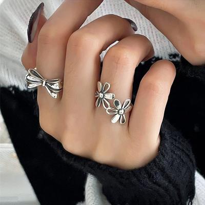 Bague Ouverte Fleur Nœud Papillon Vintage Y2K pour Femmes Style Métal Pétales Creux Couleur Argentée Accessoires de Doigt Tendance Bijoux de Mode