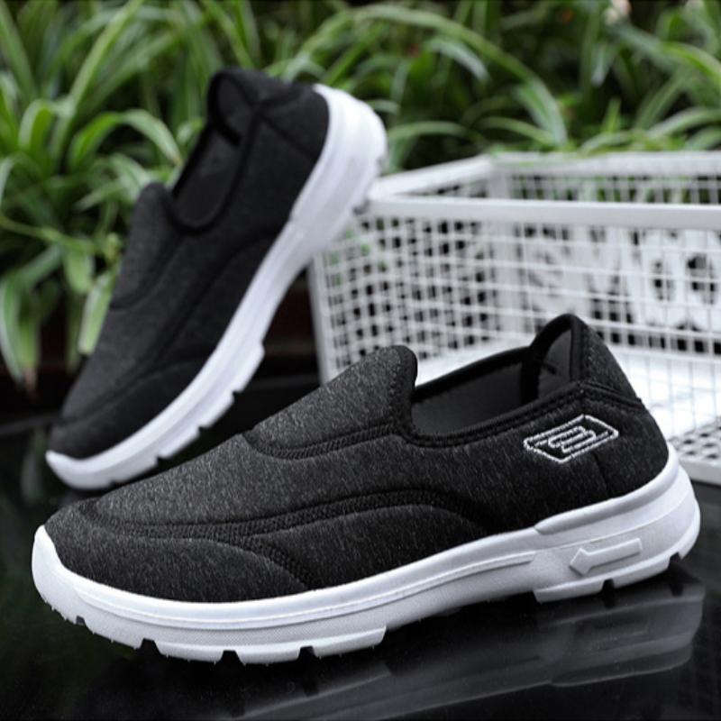 Unisex soft soled old Beijing cloth shoes, one foot on mom's shoes