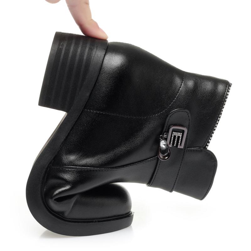 Winter Leather Mother Cotton Shoes Women's New Velvet Thick-soled Cold-proof Warm Middle Heel Wool Leather Shoes Large Size Women's Short Boots