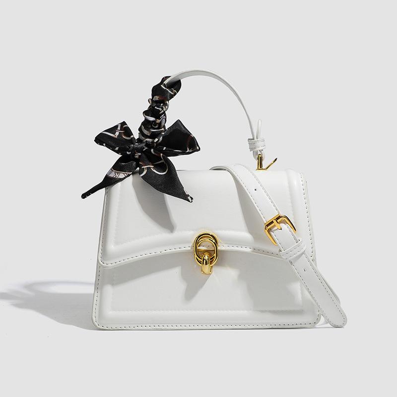 Advanced Sense of Foreign Style Small Bag Women 2025 New Handbag Hand Carry Out Small Square Bag Versatile Internet Celebrity Messenger Bag