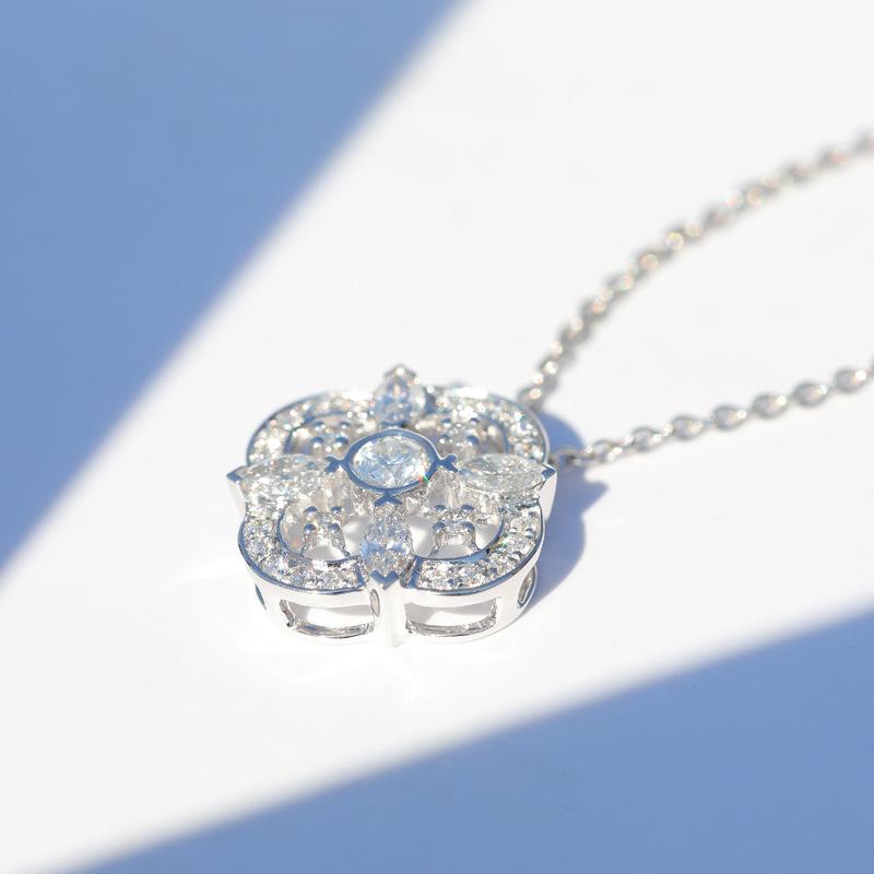 Light Luxury Super Flash Four Leaf Clover Diamond Pendant for Women  Real Diamond Eye Real Diamond Necklace Clavicle Chain