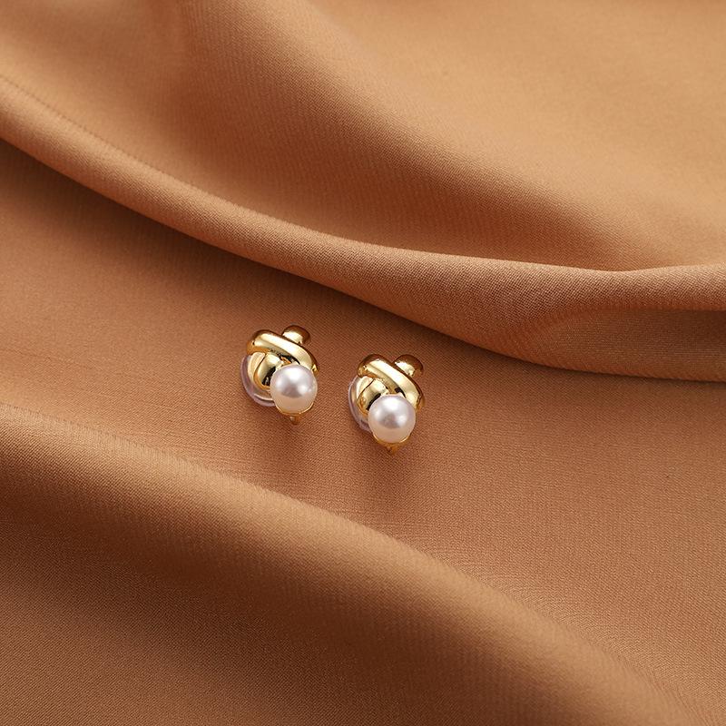 Pearl Mosquito Coil Disc Ear Clips: No-Pierce, Elegant French-Style Earrings for Women