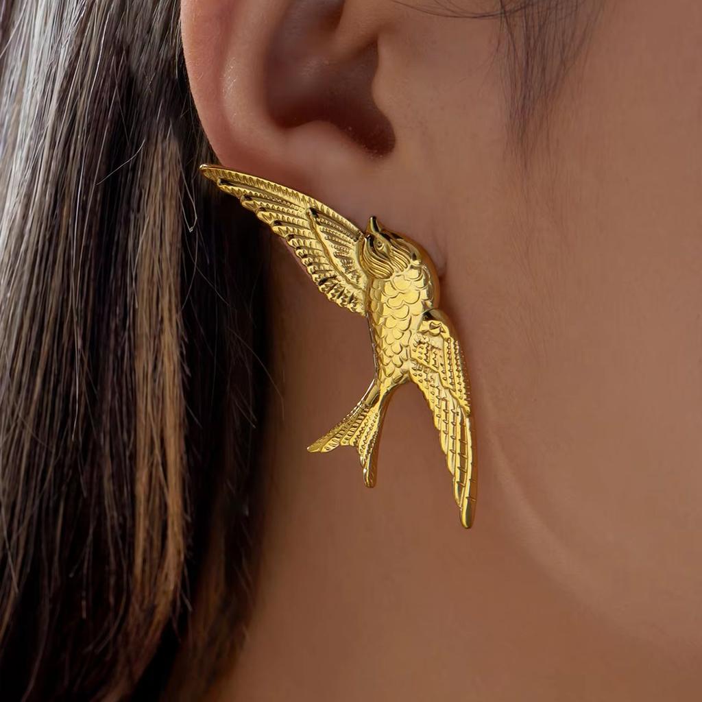 Orecchini alla moda unici in acciaio inossidabile placcato oro a forma di rondine per donna, orecchini a lobo animali vintage, gioielli da festa e quotidiani