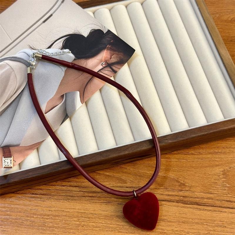 Elegant Heart Pendant Necklace Delicate Charm Necklace Flocking Texture Office Lady Necklace for Casual or Party Wear