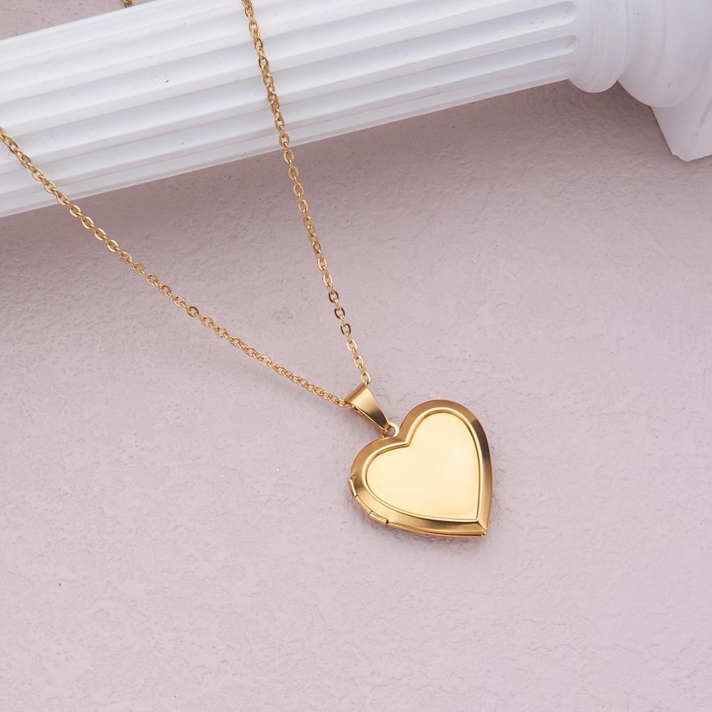 Love Heart Opening Photo Box Pendant Necklace