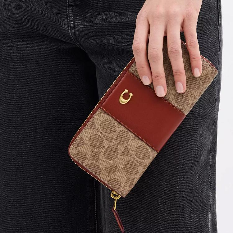 Coach Billetera Esencial con Cremallera y 20 Logos Metálicos en Lona Recubierta y Piel de Ternera Unisex Marrón Latón CS031-B4NQ4