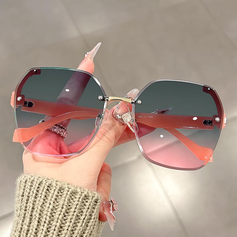 Frameless Sunglasses for Women, Sun Protection and UV Protection, Gradient, Fashionable and High-end Sunglasses