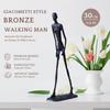 Kreativní bronzová socha chodícího muže 30 cm Giacomettiho styl Abstraktní soška – Kovová umělecká figurka Sběratelská dekorace do domácnosti a kanceláře G