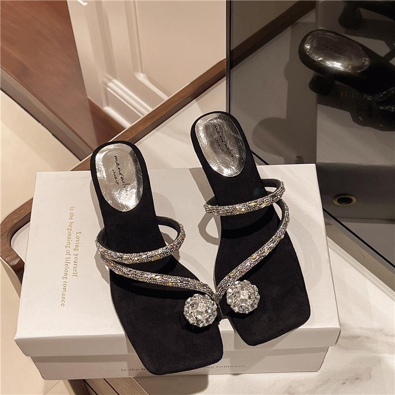 Versatile sandals women's summer new comfortable and comfortable outer wear fashion cool slippers
