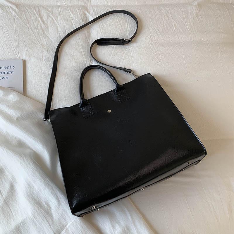 

Сумка-тоут большой вместимости женская 2025 новая модная повседневная простая сумка-мессенджер текстурированная для поездок ретро чёрный