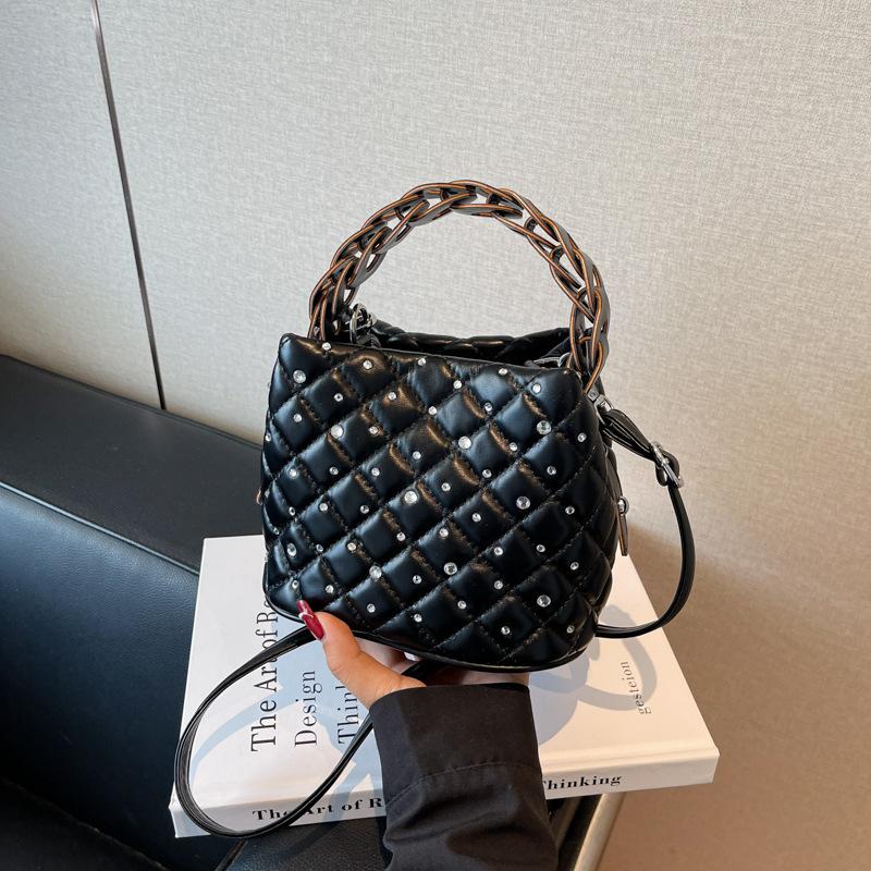 Rhombus Embroidery Thread Small Bag Women's 2025 New Summer Versatile Messenger Bag Fashionable Woven Portable Bucket Bag