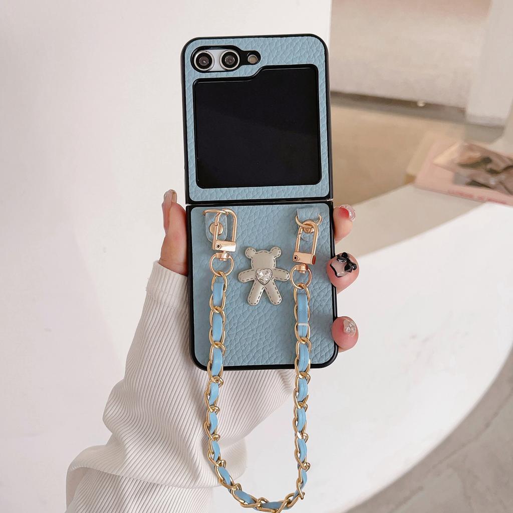 Applicable to Samsung ZFlip5 folding case cartoon bear lychee pattern zflip4 mobile phone chain wristband protective case