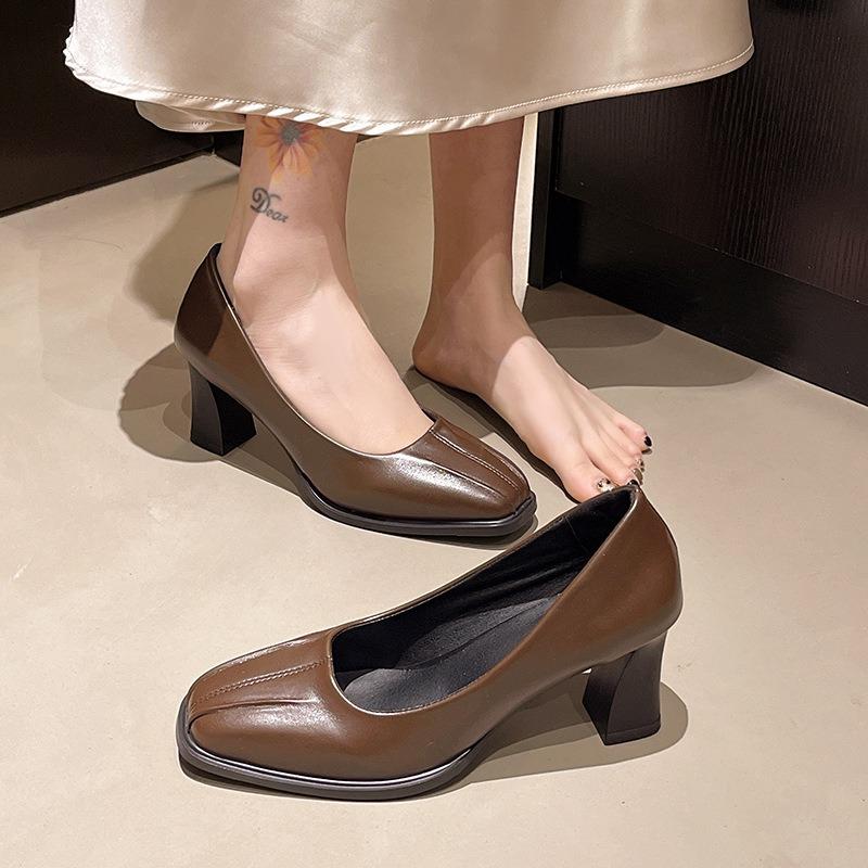 Retro casual women's new spring commuting niche design one-pedal shallow mouth temperament high heel large size single shoes