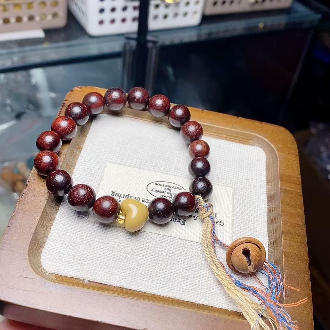 

Exquisite Heart-Shaped Red Sandalwood Bracelet: Versatile, Fashionable, Unisex Design