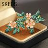 SKEDS Rosa Blume und Grüner Schmetterling Nischenöl-Tropfen Fantasy Brosche Kristall Design Luxus Pin Elegante Damenbrosche