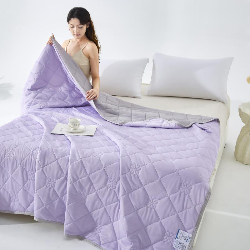 Class A Cool Silk Summer Quilt - Super Soft, Machine Washable Air Conditioning Blanket
