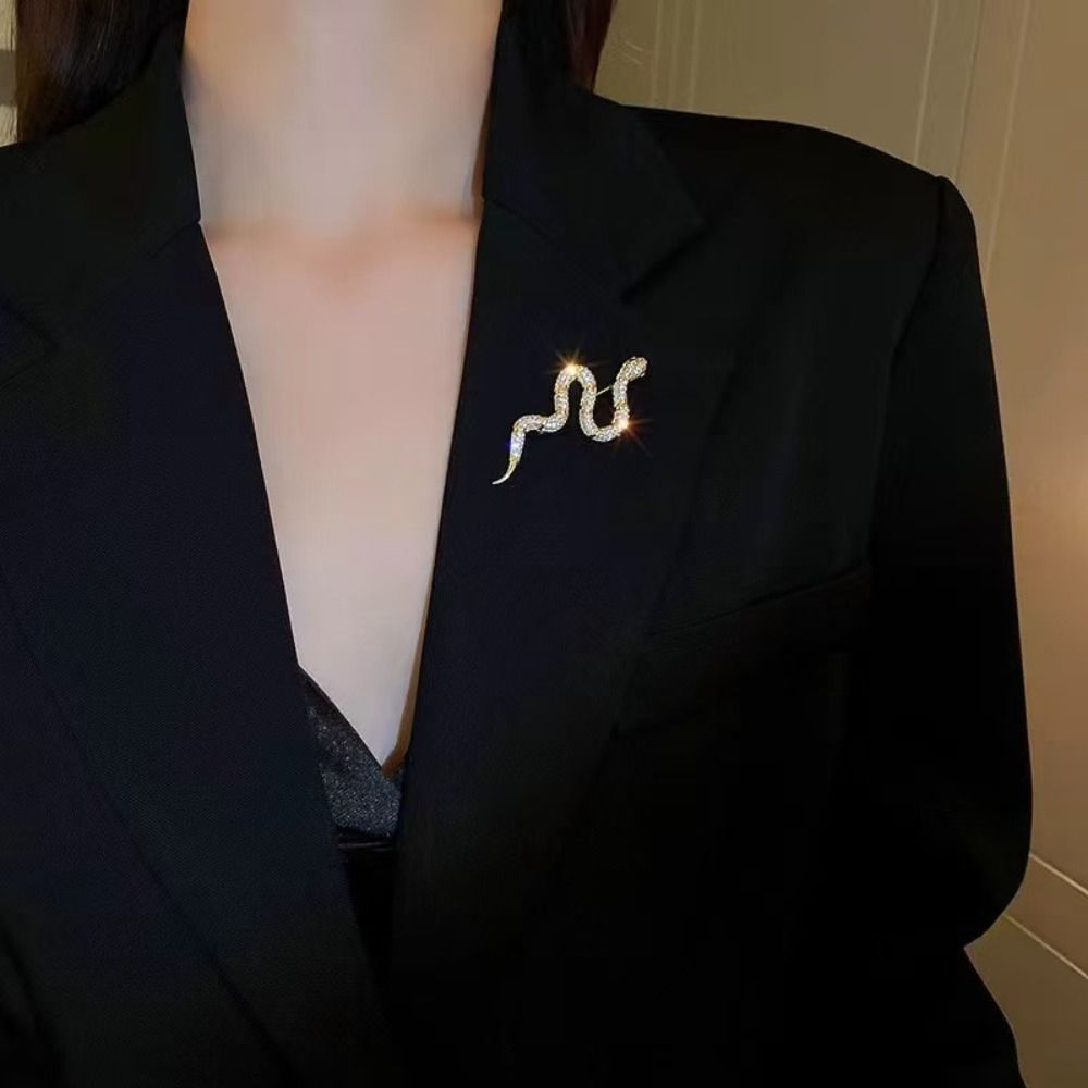 Sparkling Zodiac Snake Brooch Minimalist Snake Lapel Pin Rhinestone Animal Collar Pins  New Year