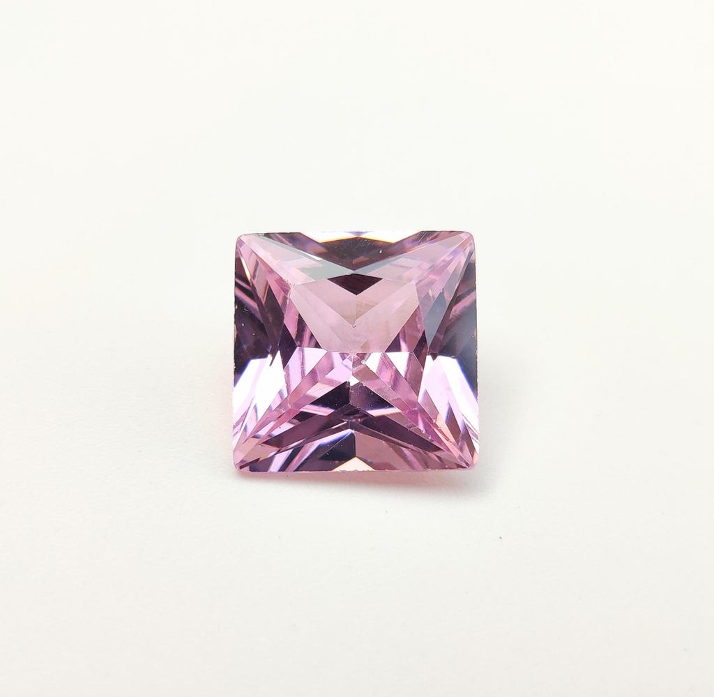 Kamień cyrkonowy w kształcie kwadratu, kolor naturalny różowy, szlif princessa, partia cyrkonii w kształcie kwadratu.