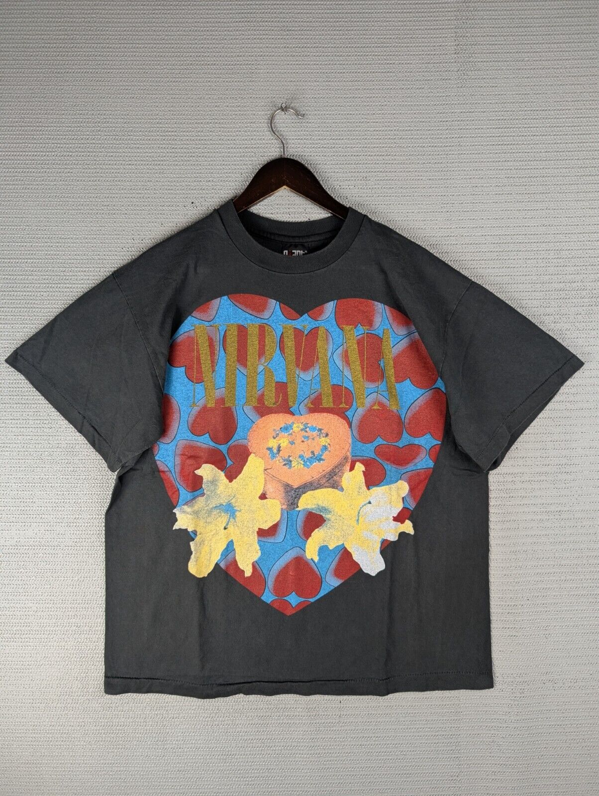 26 Nirvana T-shirt Heart Shaped Box in utero size XL 2 sided black Boot Unisex T-Shirt XL