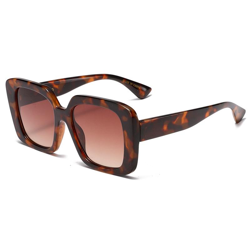 

2024 Large Frame Outdoor Sunscreen Sunglasses - European & American Fashion T550