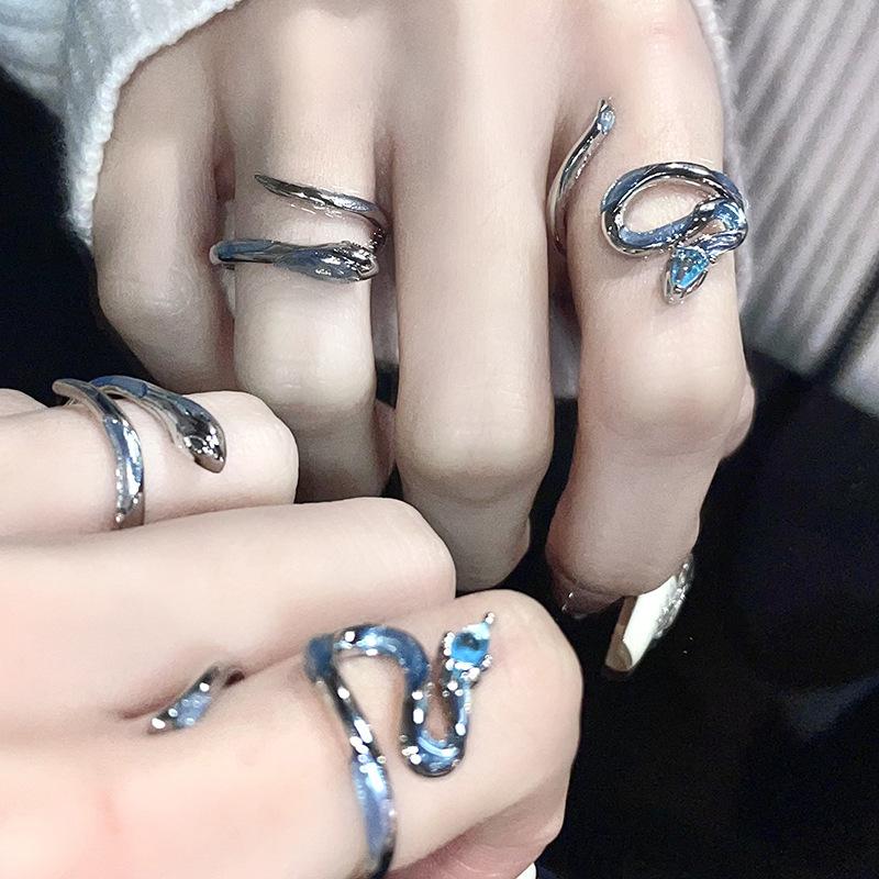 Sea Ice Blue Snake Court Ring High Sense Cold Wind French Female Personality Opening Niche Design Couple Ring