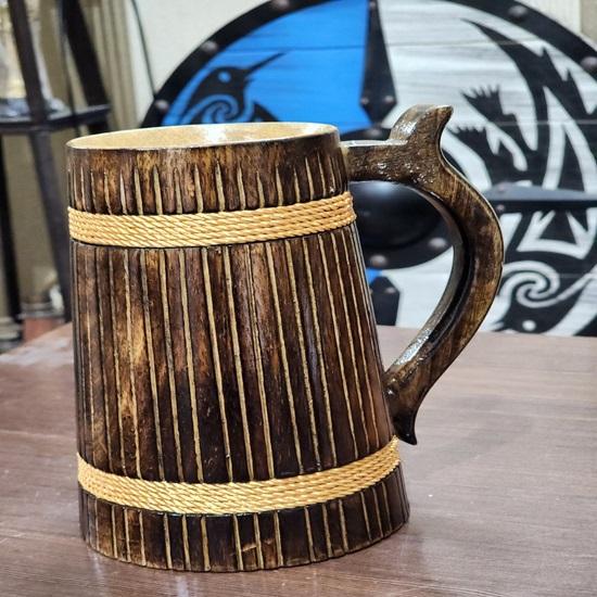 Handgefertigter Bierkrug aus Holz mit schönem Seildesign, 17,78 cm Höhe