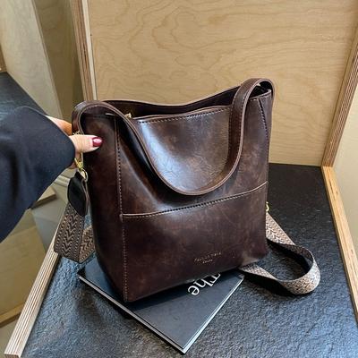 This New Bucket Bag Is Trendy, Fashionable and High-quality, Wide Shoulder Strap, Single Shoulder Handbag, and Large-capacity Women's Bag.