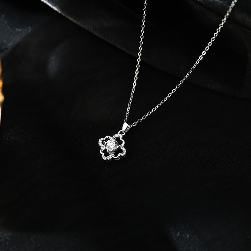 Diamond Inlaid Four Leaf Grass Necklace, Light Luxury and High Grade, Exquisite Collar Chain, Fashion Commuting Daily Style