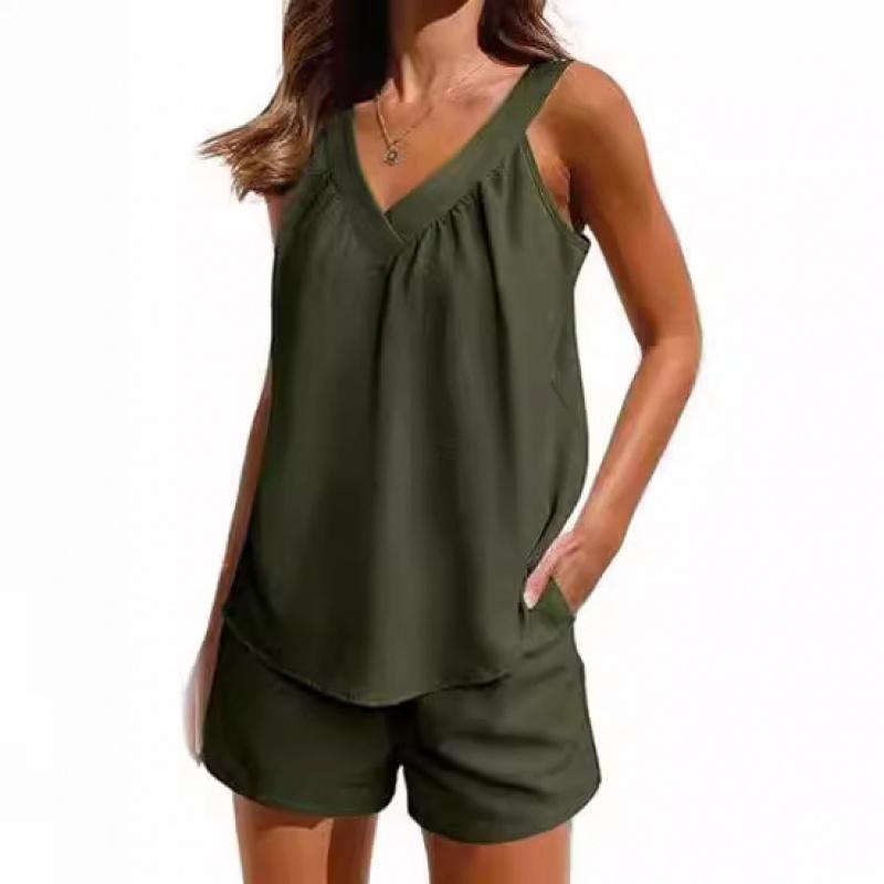 Completo da donna con shorts e top casual senza maniche a tinta unita, scollo a V, morbido