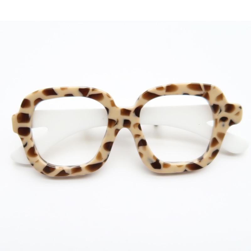 Yi'ai Bestseller: European-American Eyeglass-Shaped Acrylic Brooch - Unique Style Corsage Accessory