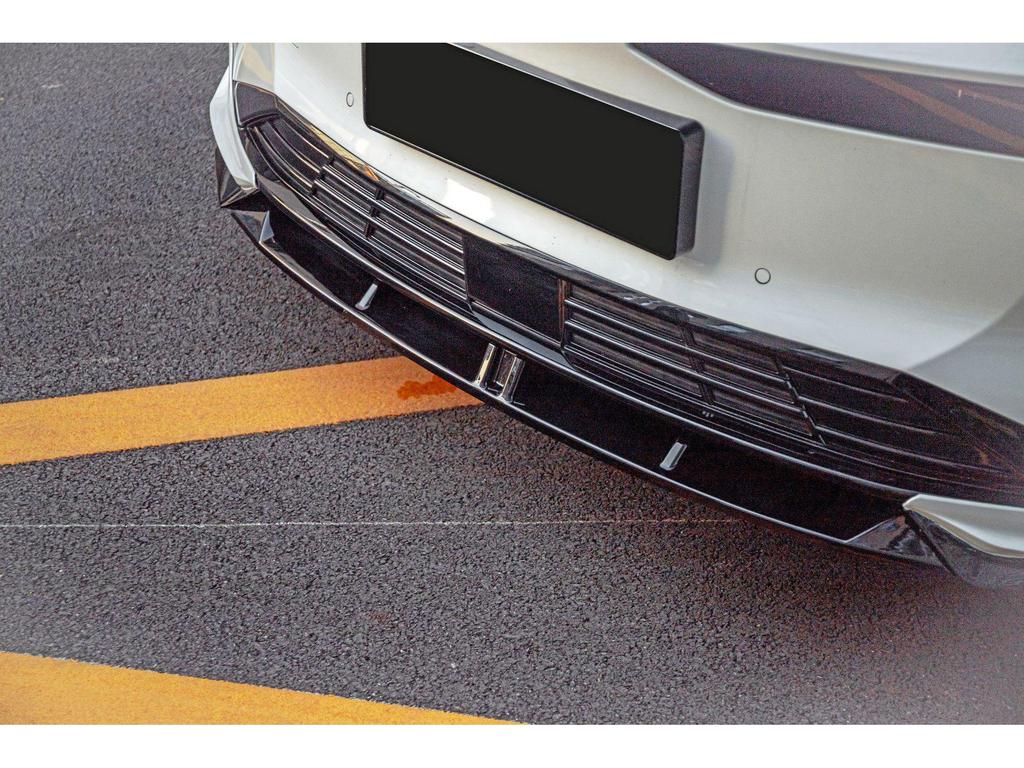 Zeekr X-MC 23 Body Kit: Front & Rear Splitters, Spoilers, Side Skirts, and Bumper Enhancements.