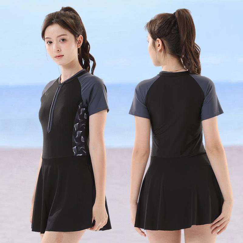 2025 New Plus Size Women's One-Piece Conservative Swimsuit for a Flattering Fit